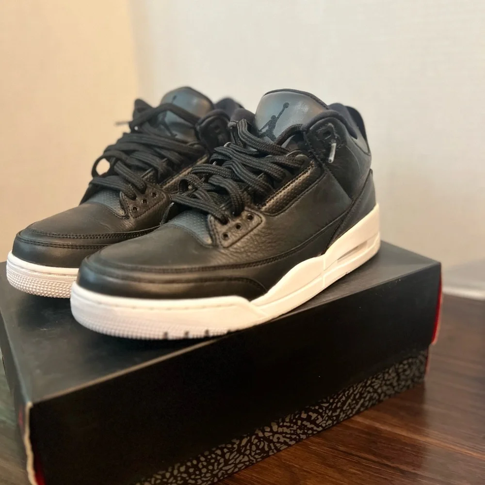 2016 JORDAN 3 Cyber Monday Black and White Sneakers - Picture 2 of 4